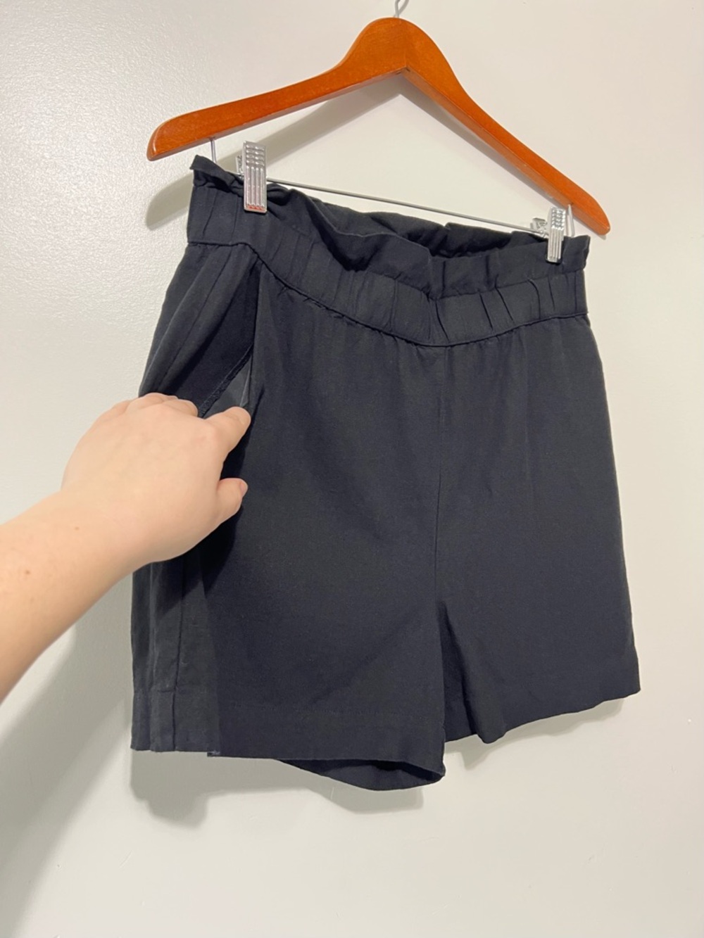 Vero Moda Black Linen Blend High-Waist Paperbag Shorts Medium Boho Spring Casual - Picture 5 of 12